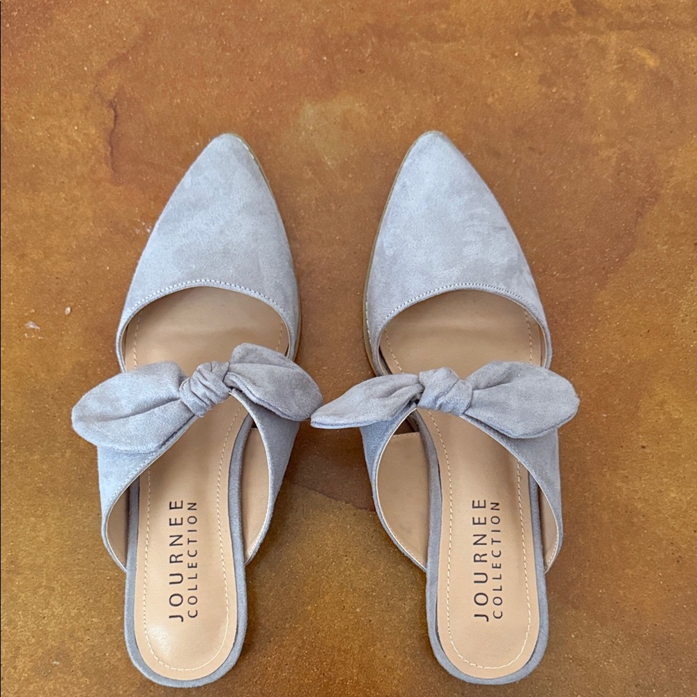 Journee Collection Women's Light Gray Bow Mules